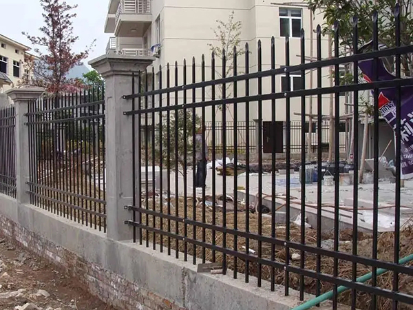 小區(qū)鋅鋼護(hù)欄圖片6