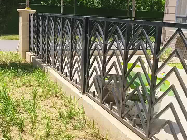 庭院鋅鋼護(hù)欄圖片3