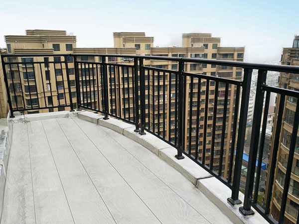 陽臺(tái)鋅鋼護(hù)欄圖片4