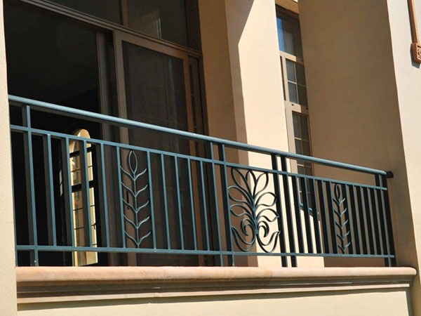 陽臺(tái)鋅鋼護(hù)欄圖片6