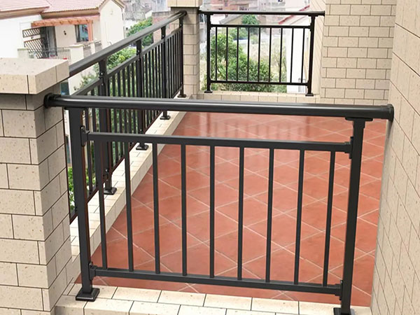 陽臺(tái)鋅鋼護(hù)欄圖片8