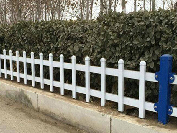 草坪鋅鋼護(hù)欄