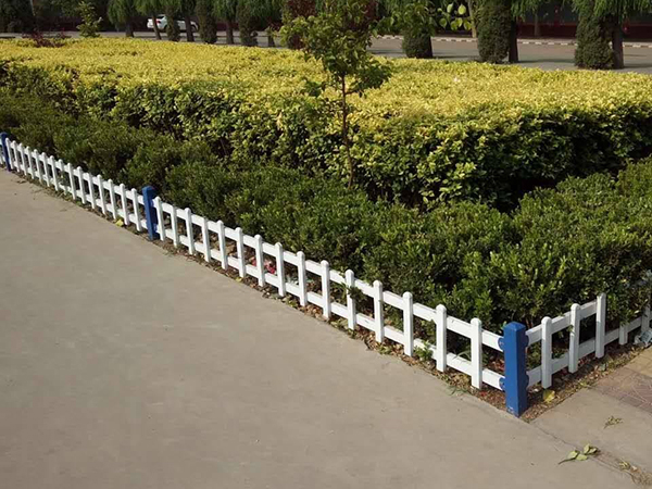 草坪鋅鋼護(hù)欄圖片4