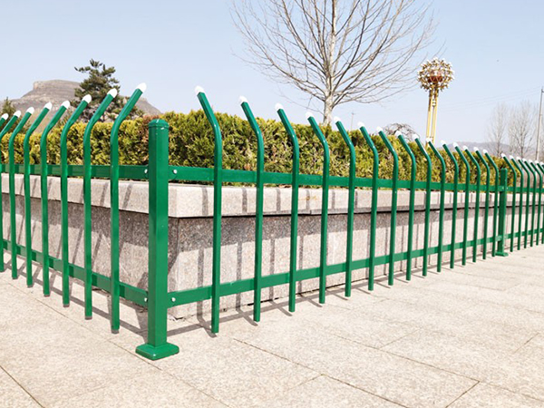 草坪鋅鋼護(hù)欄圖片5