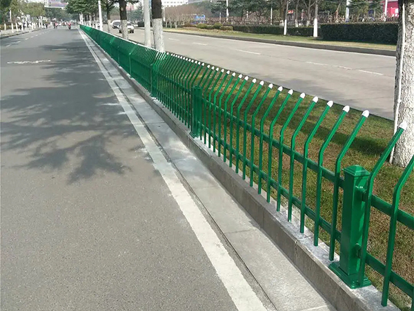 草坪鋅鋼護(hù)欄圖片7